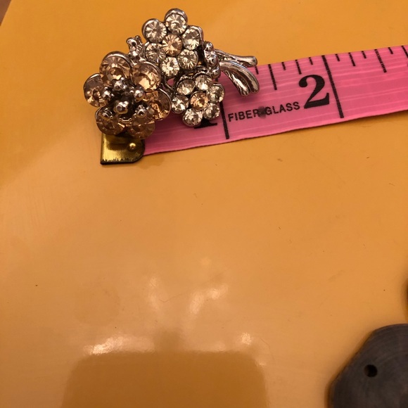 Unique! 💐 Floral Brooch Pin - Picture 4 of 4